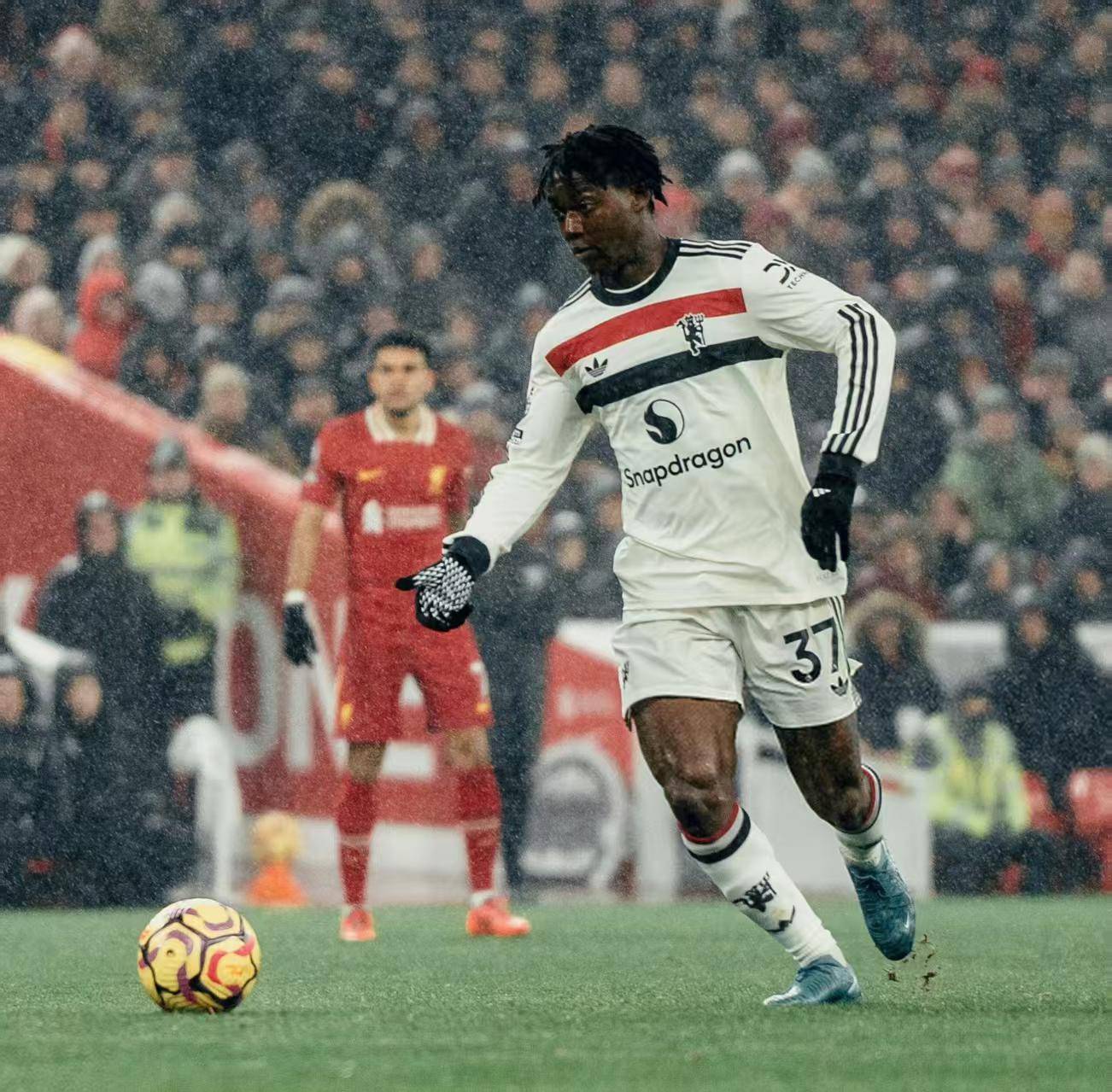 爱游戏入口-今晨葡萄牙体育调整名单以备意大利杯，防线松动环节打磨，媒体盛赞，赛程密集仍需轮换的简单介绍