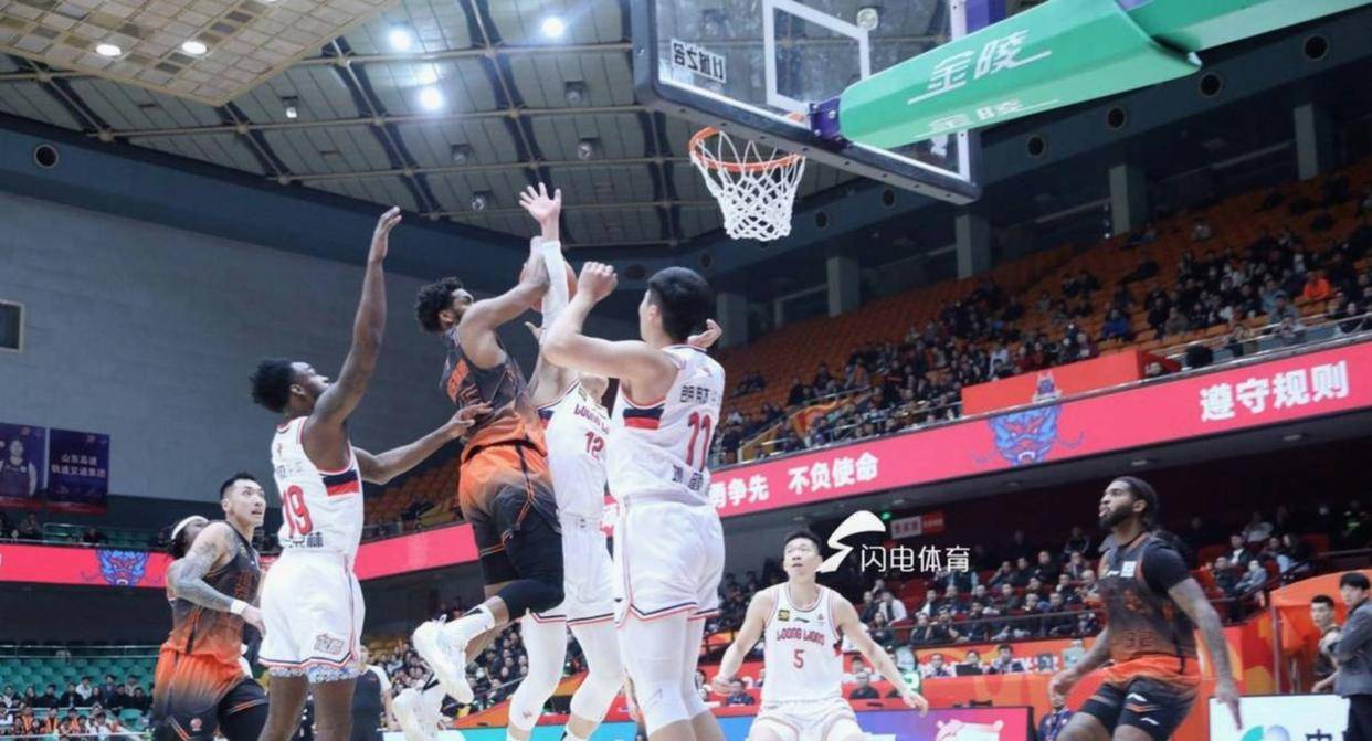 爱游戏APP-包含窗口期广厦男篮调整名单以备欧联；调整名单环节打磨；气氛紧张；轮换策略成焦点的词条