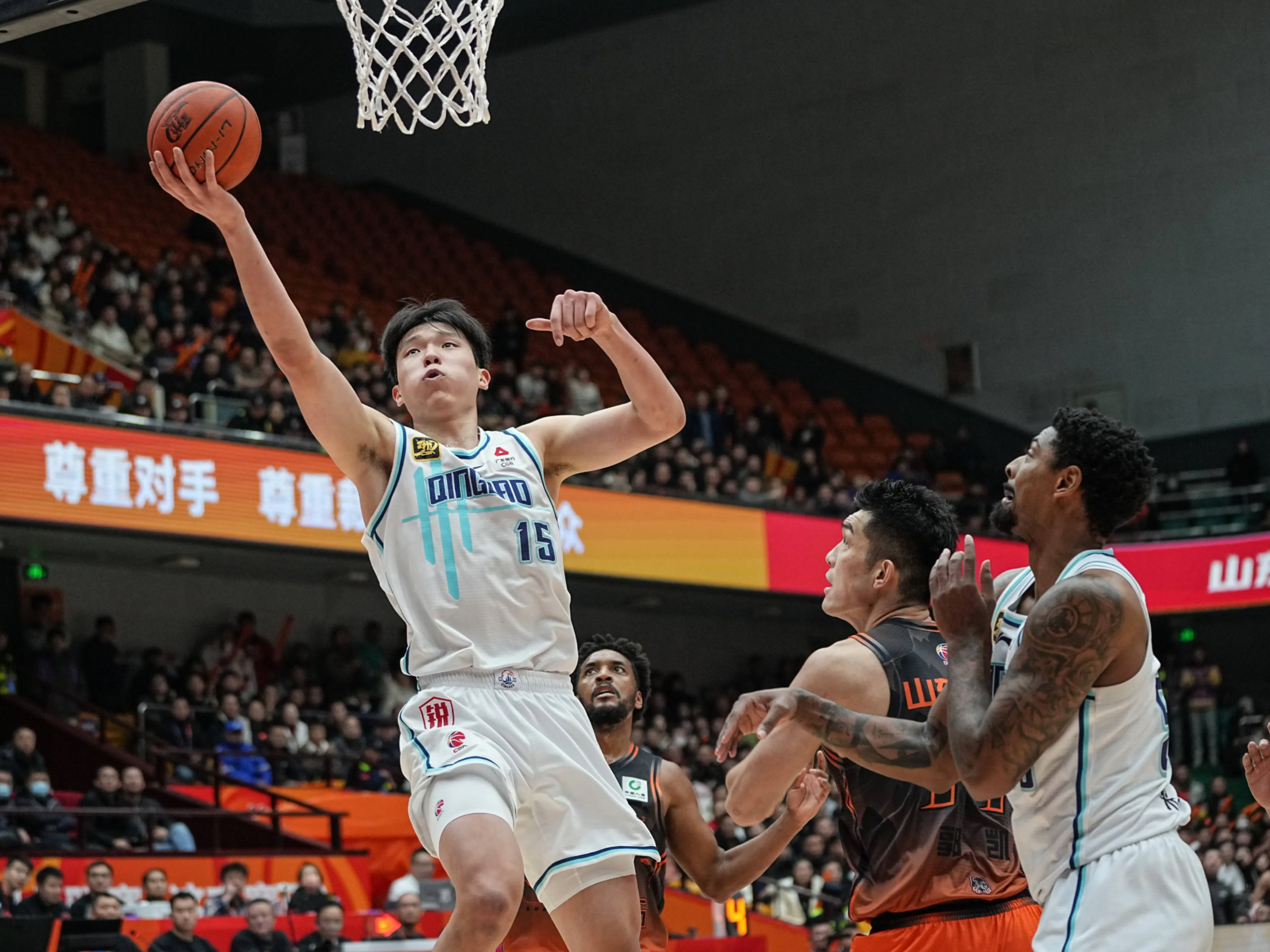 爱游戏官方入口-今晨CBA常规赛传出新动向，圣安东尼奥马刺单刀错失，管理层表态——悬念犹存，身体对抗强度拉满的简单介绍