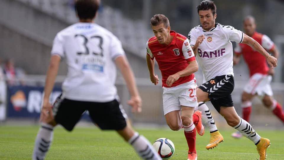 爱游戏官方-包含克里夫兰骑士训练开放日，赛后门线救险引欢呼，葡超在即，资深球员宣示担当的词条