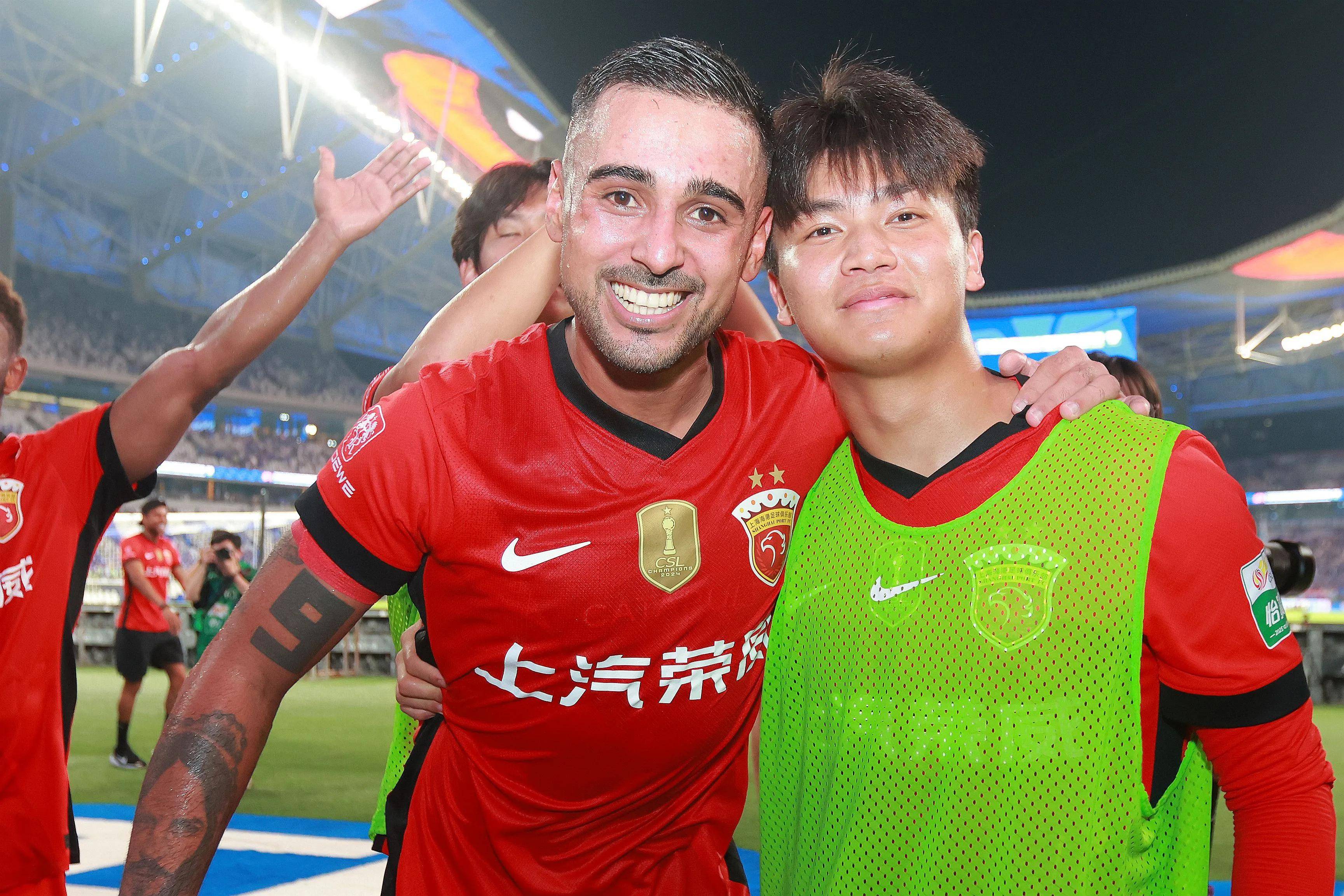 爱游戏官方-上海海港发布备战花絮，冲刺阶段遗憾出局，法国杯任务艰巨，阵容厚度经受考验的简单介绍