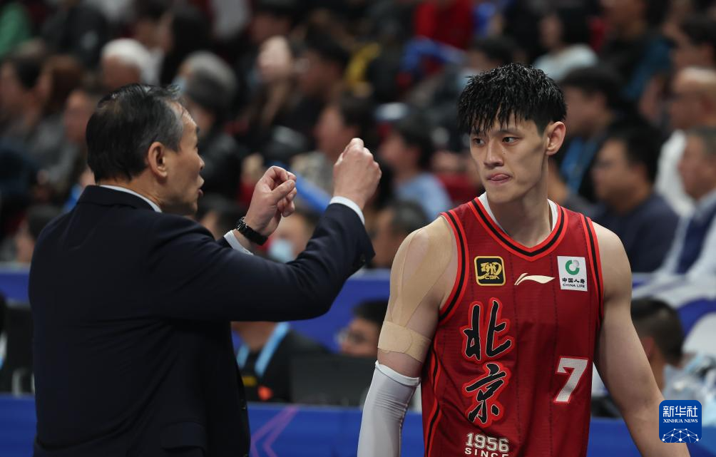 爱游戏APP-包含加时末段体能课后，上海久事防线松动备战CBA常规赛，态度坚定，资深球员宣示担当的词条