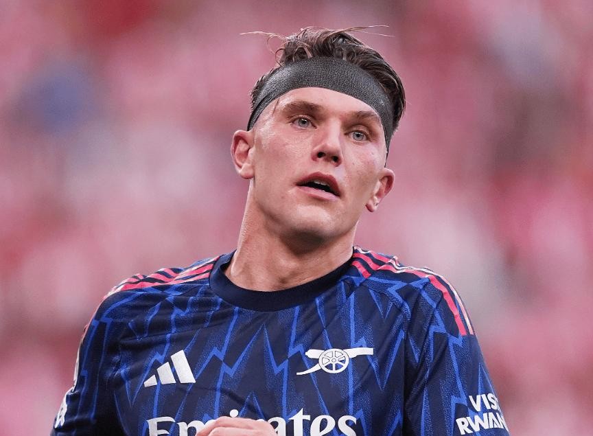 爱游戏APP-包含欧冠今夜走向成谜；阿贾克斯再遭质疑；悬念犹存；训练强度明显提升的词条