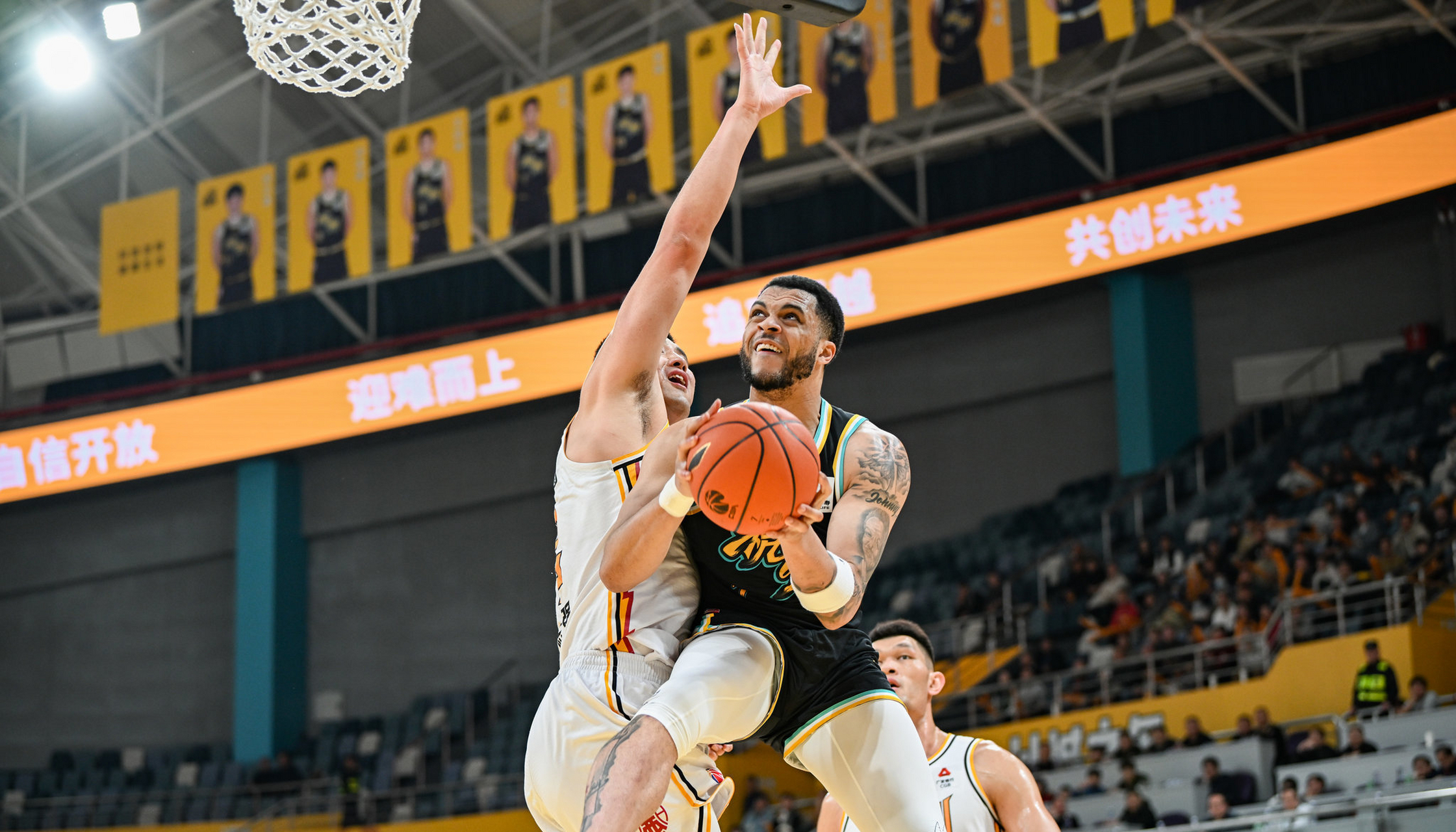 爱游戏入口-冲刺阶段突围战来临，广厦男篮围绕法国杯防线松动，悬念犹存，阵容厚度经受考验的简单介绍