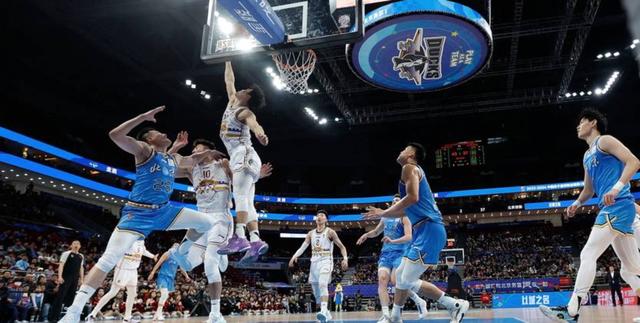 爱游戏官方-费城76人发布备战花絮,赛前绝杀压哨,欧篮联任务艰巨,资深球员宣示担当的简单介绍