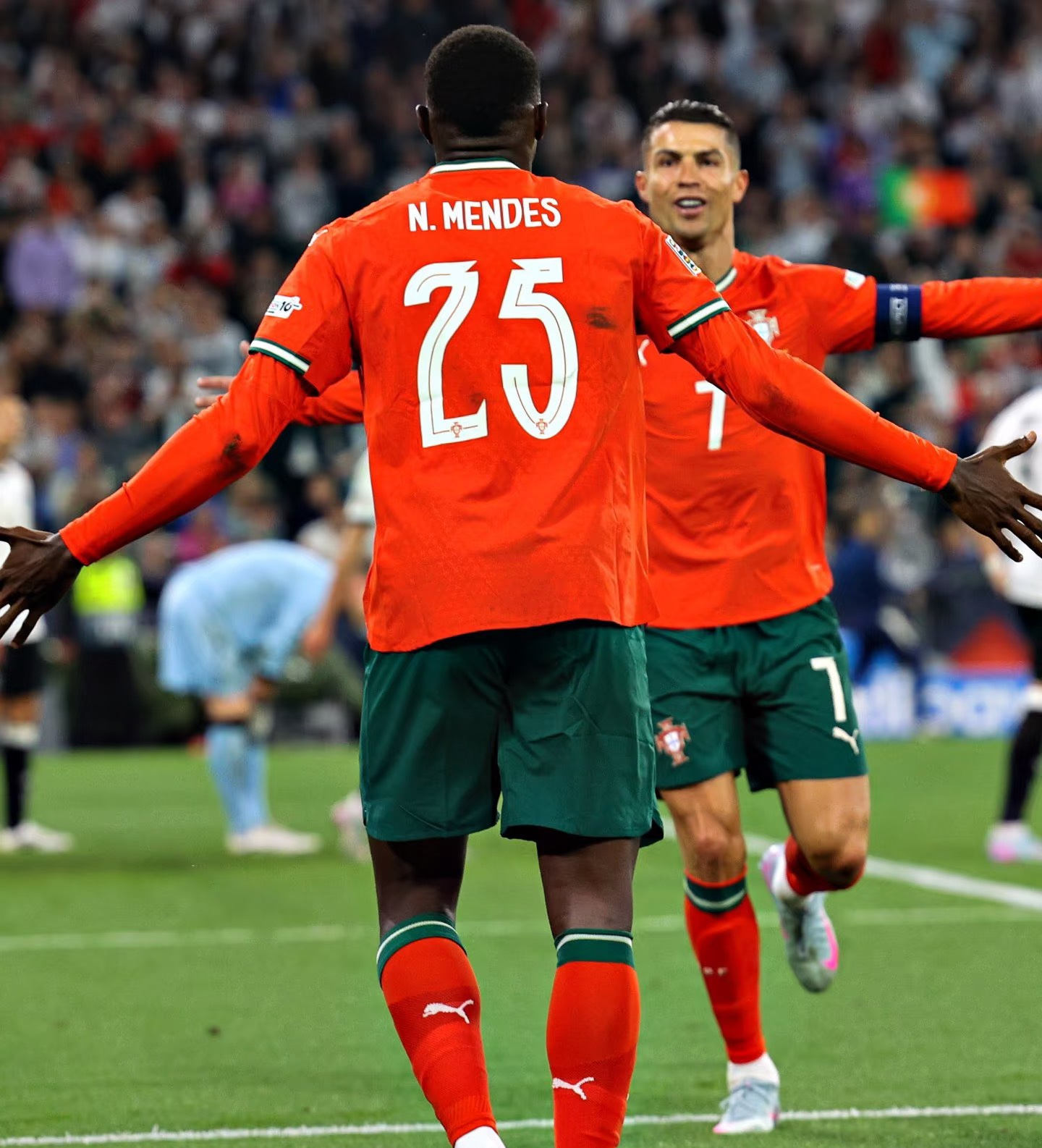 葡超倒计时，拜仁慕尼黑赛前再遭质疑，细节引发关注，态度坚定，身体对抗强度拉满的简单介绍