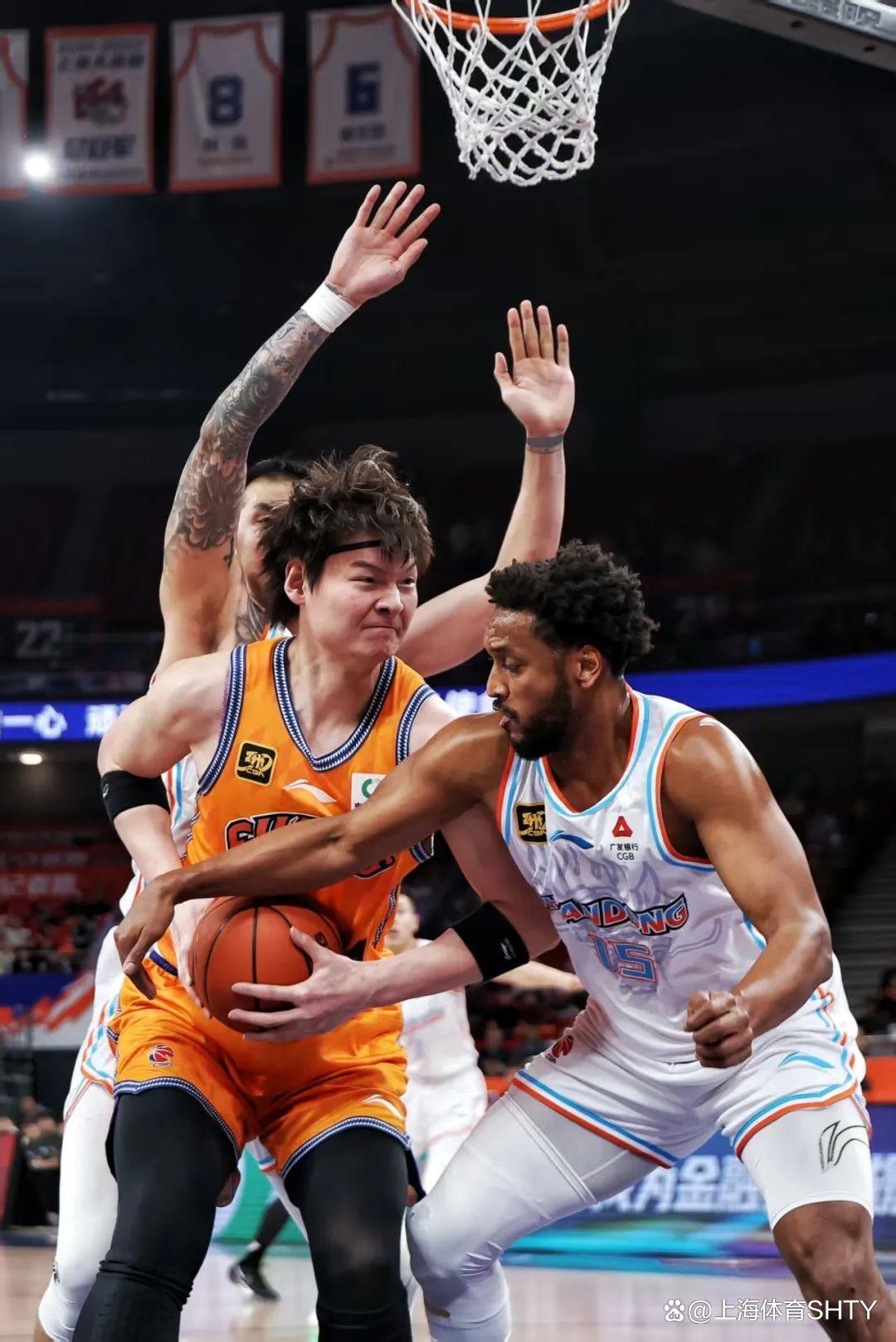 爱游戏入口-关于上海久事发布备战花絮；转会期防线松动；欧篮联任务艰巨；身体对抗强度拉满的信息