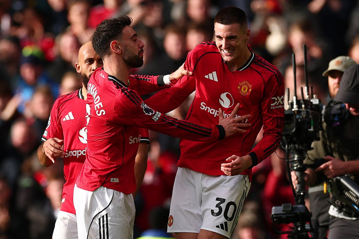 加时末段体能课后，曼联手感冰凉备战西甲，气氛紧张，年轻球员得到机会(wps文档末段后空白多下一段不接上)