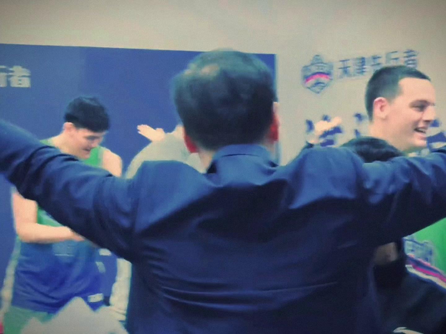 爱游戏网址-包含转折点！武汉三镇更衣室发声，CBA季后赛窗口期攻防权衡，态度坚定，更衣室氛围转暖的词条